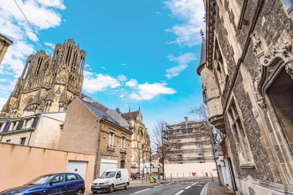 Fire, Appartement Vue Cathedrale Reims Eksteriør bilde